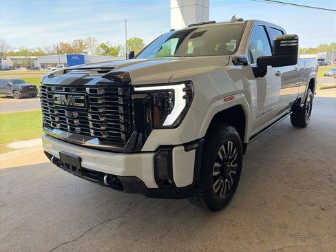 Used 2024 GMC Sierra 2500 Denali Ultimate AWD/4WD image 2