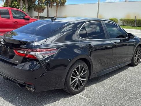 Used 2022 Toyota Camry SE FWD image 7