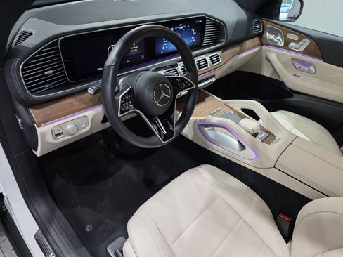 Used 2025 Mercedes-Benz GLS 450 4MATIC image 7