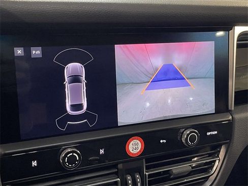 Used 2024 Porsche Macan image 33