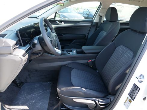 New 2025 Kia K5 LXS image 17