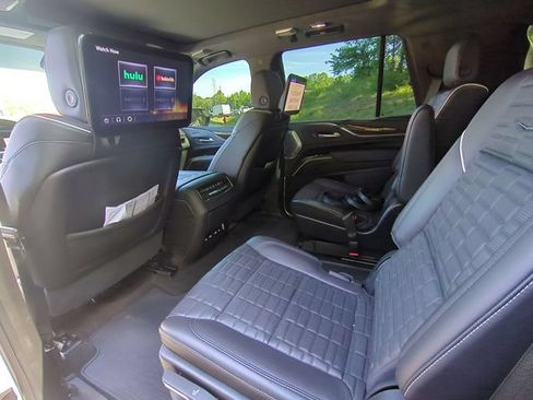 Used 2024 Cadillac Escalade Sport Platinum w/ LPO, ONYX Package AWD/4WD image 28