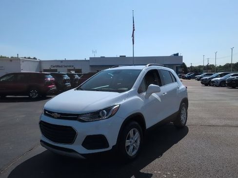 Used 2020 Chevrolet Trax LT w/ LT Convenience Package AWD/4WD image 1