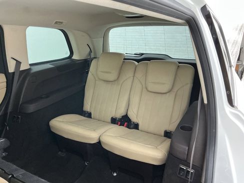 Used 2017 Mercedes-Benz GLS 450 4MATIC w/ Premium Package image 31