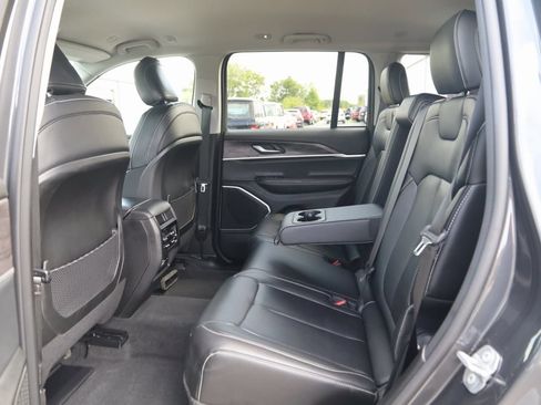 Used 2022 Jeep Grand Cherokee Limited image 65