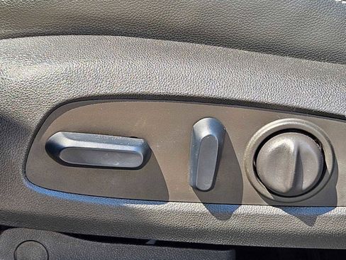 Used 2024 GMC Terrain SLT image 18