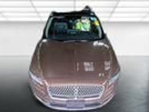 Used 2022 Lincoln Nautilus Reserve w/ Equipment Group 201A image 2