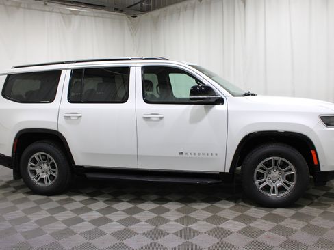 Used 2024 Jeep Wagoneer 4WD image 31
