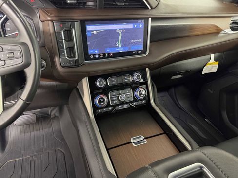 Used 2021 GMC Yukon Denali w/ Denali Premium Package image 32