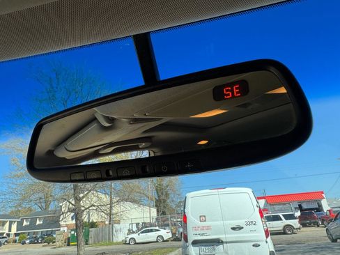 Used 2011 INFINITI G37 4dr x AWD w/ Premium Pkg image 16