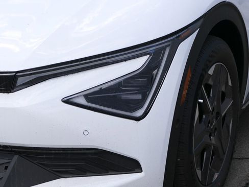 New 2025 Kia EV6 Light w/ Light LR Technology Package image 9