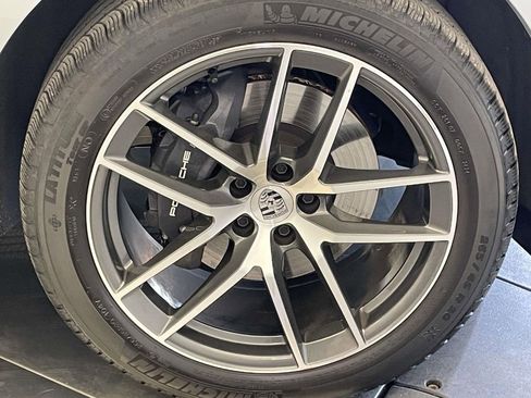 Used 2025 Porsche Macan image 14