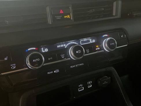 Used 2025 Honda Pilot Sport image 15