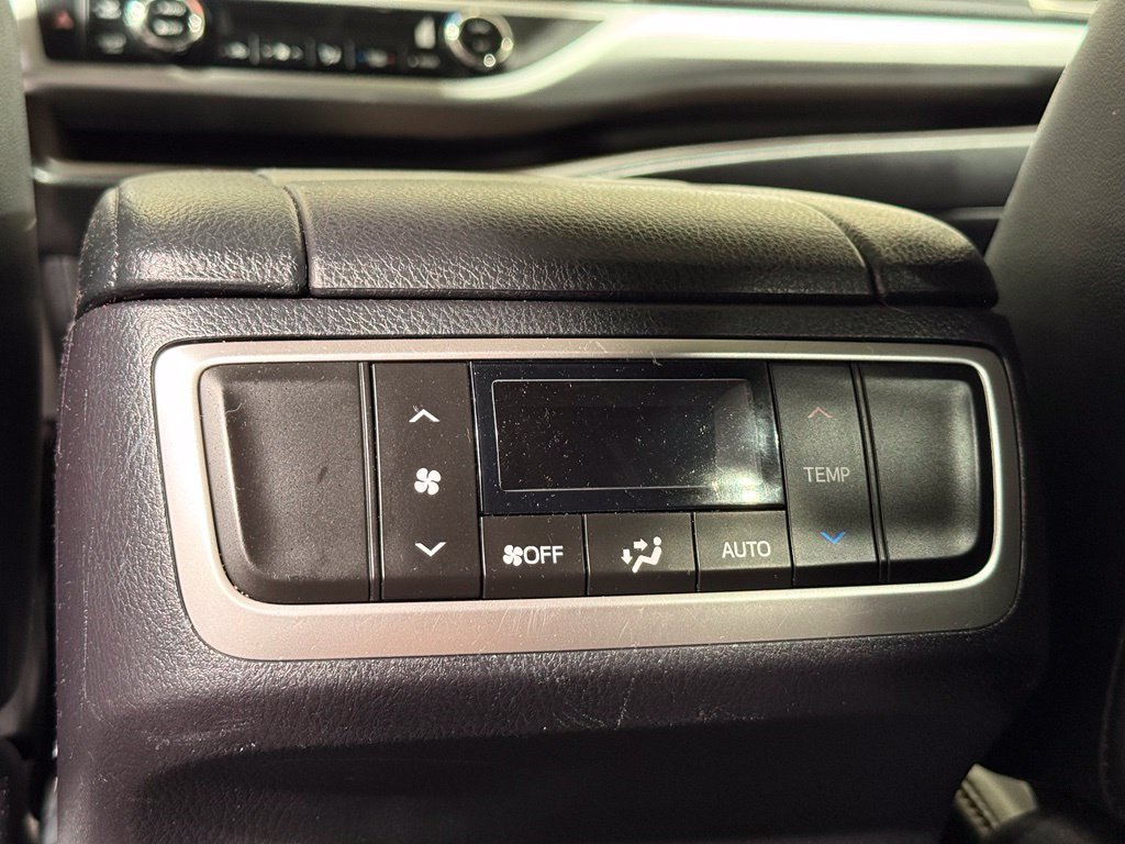 Used 2019 Toyota Highlander XLE AWD/4WD image 22