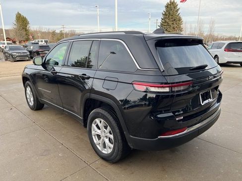 Used 2023 Jeep Grand Cherokee Limited w/ Luxury Tech Group II image 4