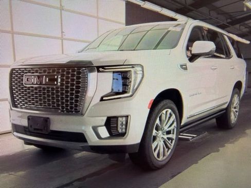 Used 2022 GMC Yukon Denali AWD/4WD image 2