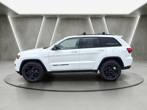 Used 2018 Jeep Grand Cherokee Laredo AWD/4WD image 4