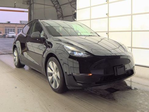 Used 2023 Tesla Model Y Long Range image 12