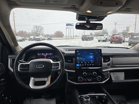 Used 2024 Ford Expedition Max XLT image 22