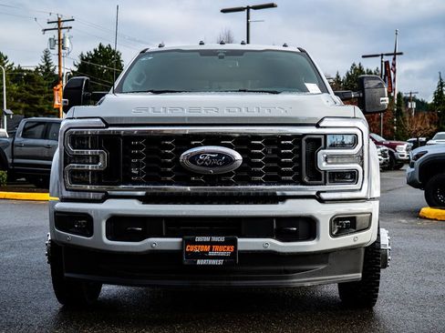 Used 2025 Ford F450 Platinum image 9