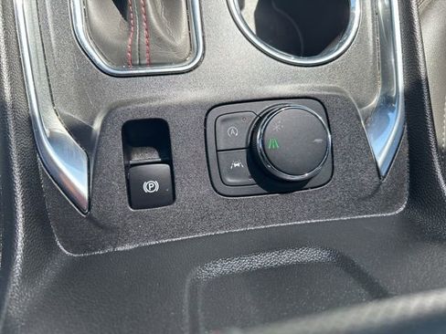 Used 2023 Chevrolet Traverse RS FWD image 25