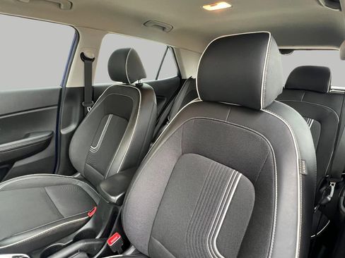 Used 2023 Hyundai Venue Limited image 20