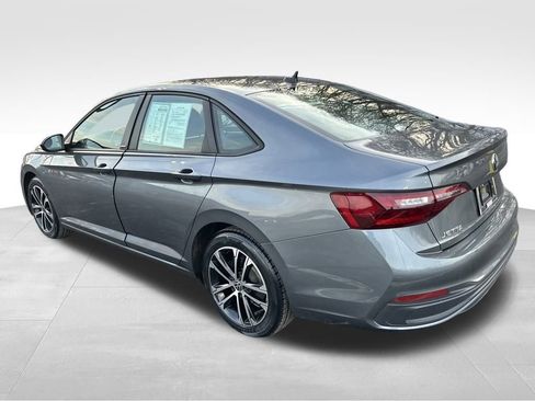 Used 2023 Volkswagen Jetta Sport image 3