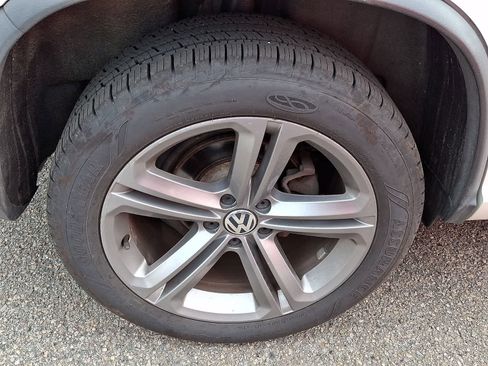 Used 2017 Volkswagen Tiguan Sport AWD/4WD image 6
