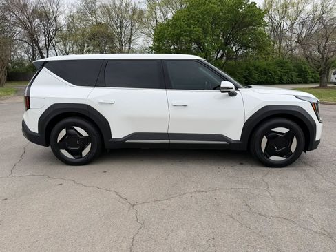 Used 2024 Kia EV9 Light image 4