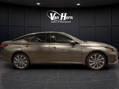 Used 2023 Nissan Altima 2.5 SL AWD/4WD image 2
