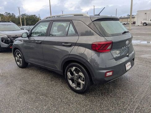 Used 2025 Hyundai Venue SEL FWD image 6