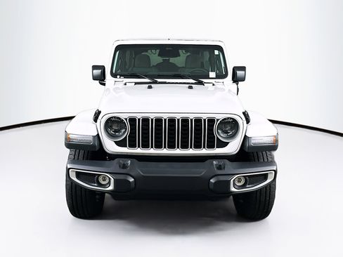 Used 2025 Jeep Wrangler Sahara image 2