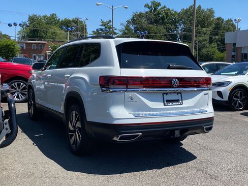 Certified 2024 Volkswagen Atlas SE w/ Panoramic Sunroof Package AWD/4WD image 5