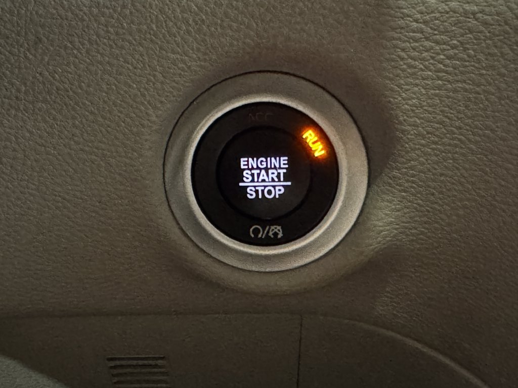 Used 2024 Chrysler Pacifica Limited FWD image 48