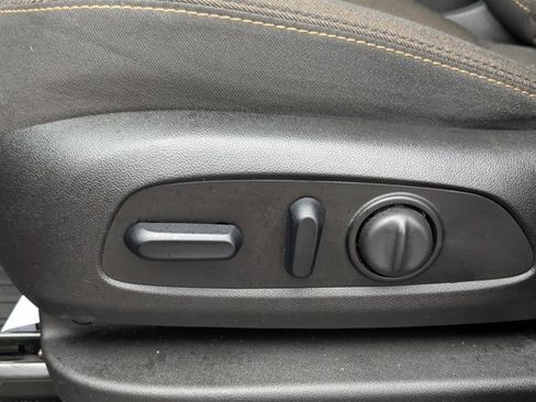 Used 2019 Chevrolet Equinox LT image 20