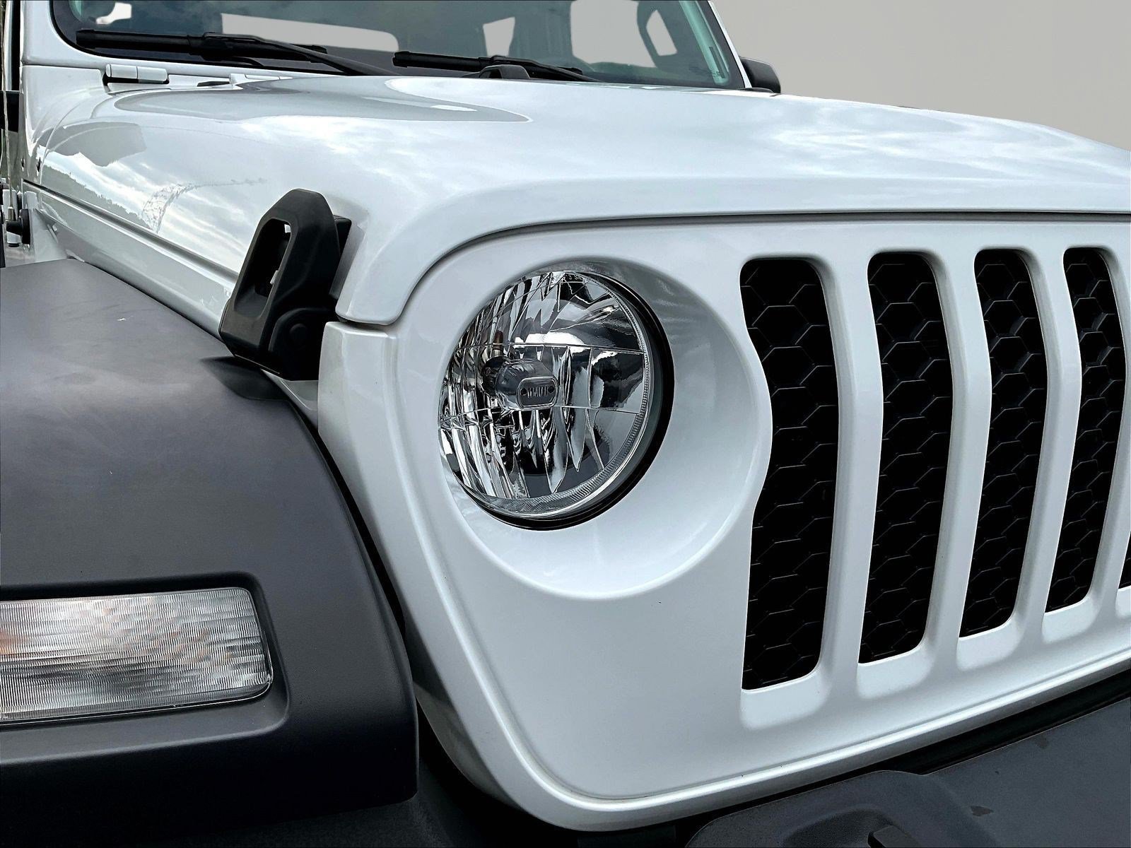 Used 2022 Jeep Gladiator Sport w/ Trailer Tow Package AWD/4WD image 29