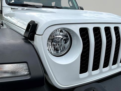 Used 2022 Jeep Gladiator Sport w/ Trailer Tow Package AWD/4WD image 29