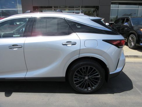 Used 2025 Lexus RX 350h w/ Convenience Package AWD/4WD image 4