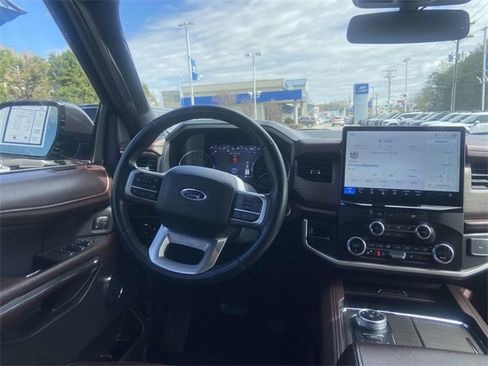 Used 2024 Ford Expedition Limited image 12