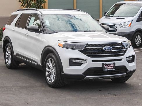 Used 2021 Ford Explorer XLT w/ Equipment Group 202A image 3