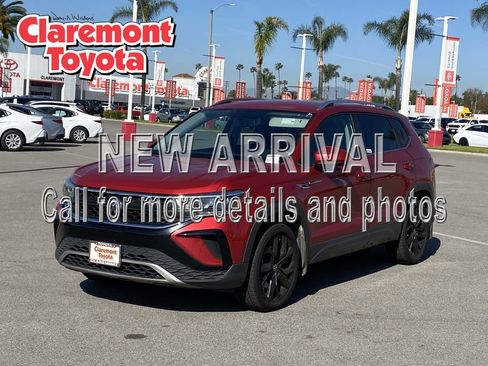 Used 2022 Volkswagen Taos SE image 1