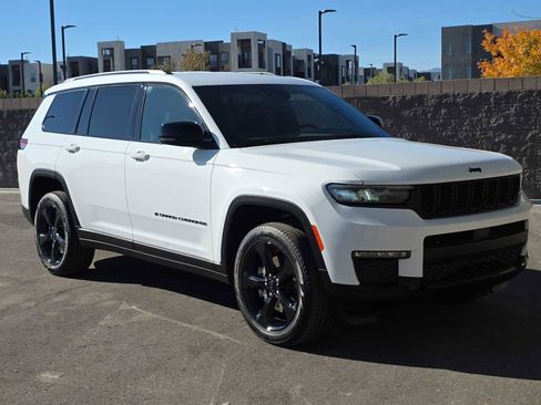 Certified 2024 Jeep Grand Cherokee L Limited w/ Black Appearance Package image 3