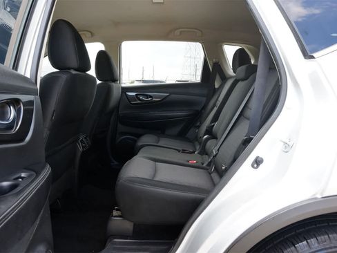 Used 2017 Nissan Rogue SV image 18