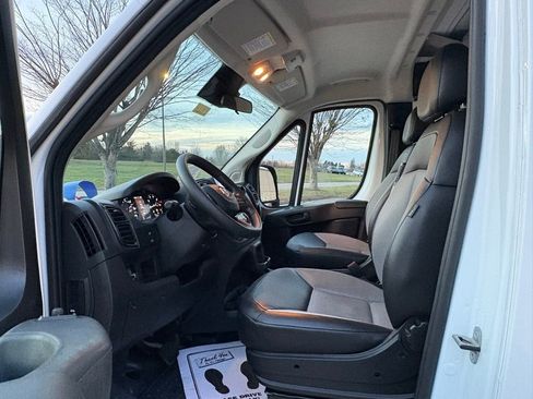 Used 2023 RAM ProMaster 2500 image 12