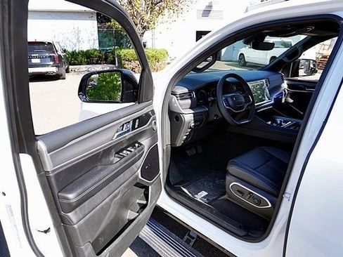 New 2026 Jeep Grand Wagoneer L Limited w/ Premium Group II image 43