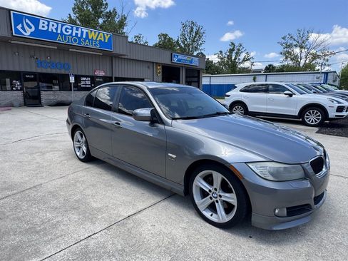 Used 2011 BMW 328i xDrive Sedan AWD/4WD image 3