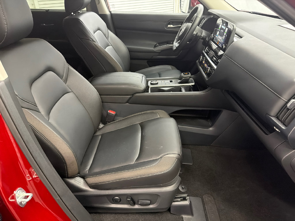 Used 2025 Nissan Pathfinder SL AWD/4WD image 14