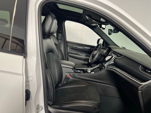 Used 2023 Jeep Grand Cherokee Altitude image 31