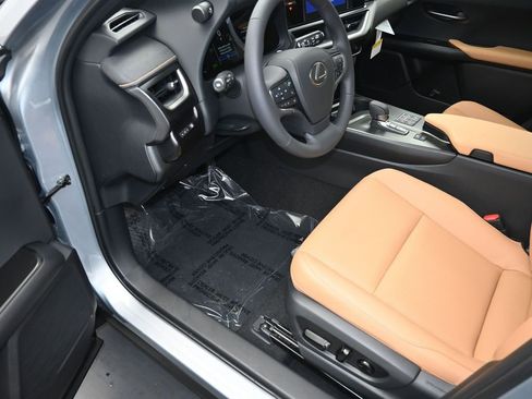 New 2025 Lexus UX 300h FWD image 11