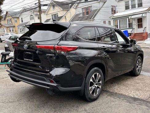 Certified 2021 Toyota Highlander XLE image 5